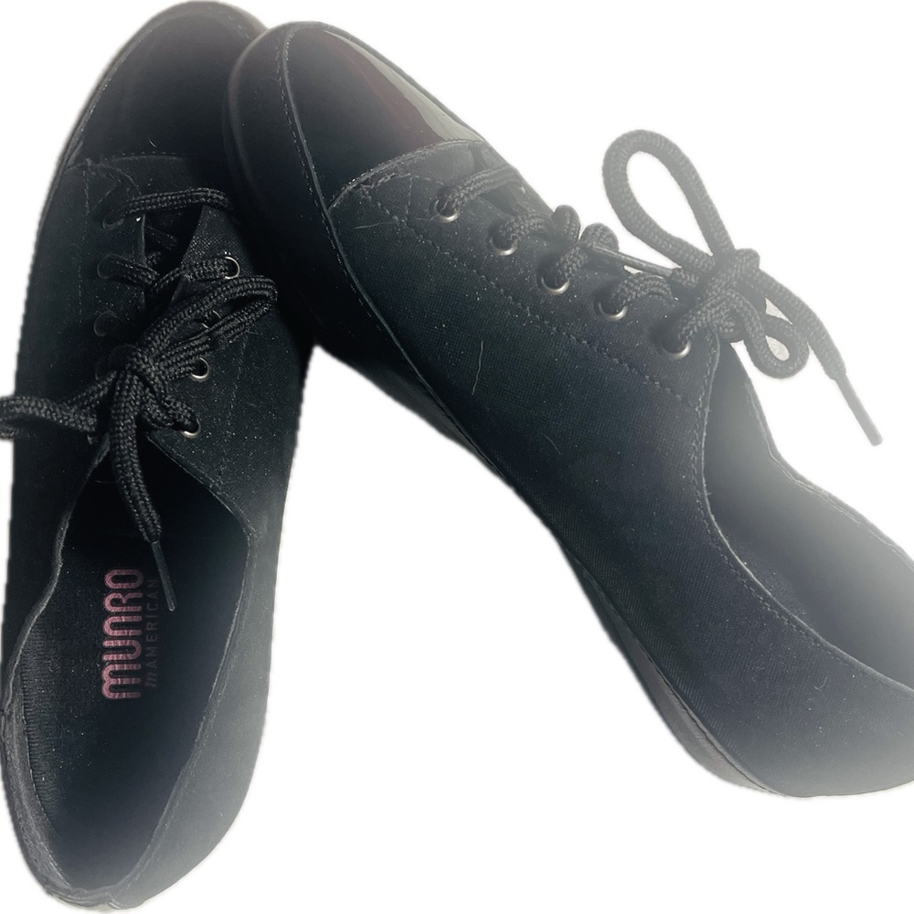 CLEARANCE - ANY 2 PAIRS OF SHOES $35 NEW Munro Black Petra Suede and Leather